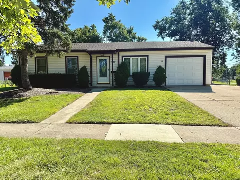 707 Sunset Cir, Streamwood, IL 60107