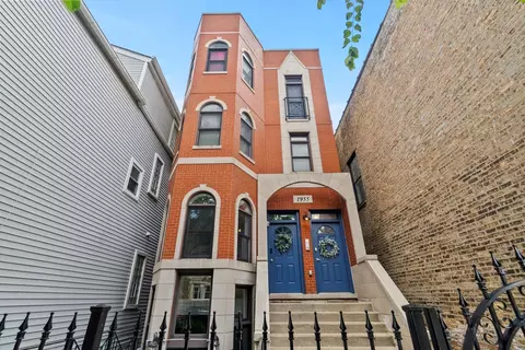 1955 W Melrose St #2, Chicago, IL 60657