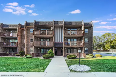 3704 215th St #105, Matteson, IL 60443