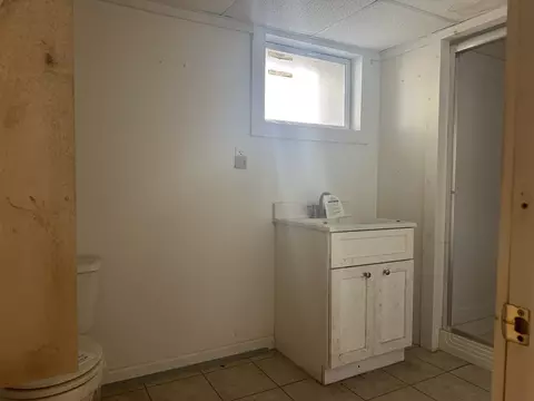 Bath - 23 S Worth Ave, Elgin, IL 60123 photo 2 of 2