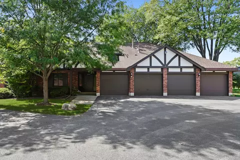 8255 Juniper Ct #C, Palos Hills, IL 60465