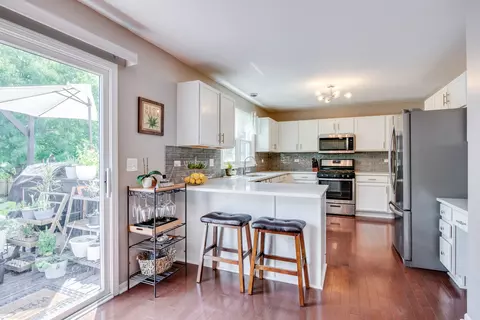 Kitchen - 1818 Olde Mill Rd, Plainfield, IL 60586 photo 4 of 5