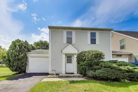 29 W420 Tanglewood Ln, Warrenville, IL 60555