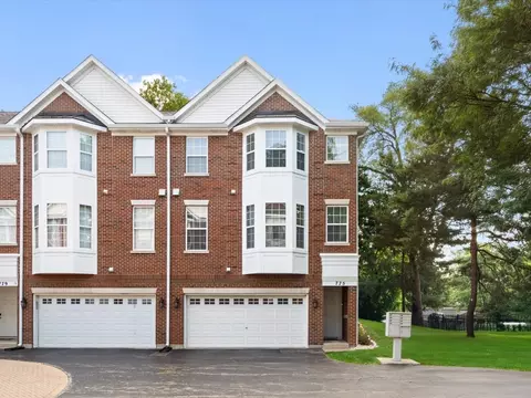 775 N Regis Ct, Palatine, IL 60067