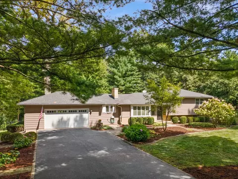 30 W520 Arbor Ln, West Chicago, IL 60185