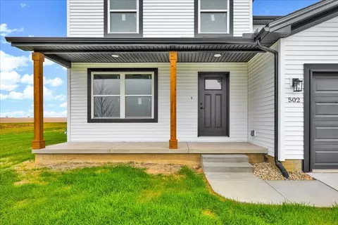 502 Travis Dr, Carlock, IL 61725 photo 2