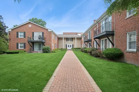 605 Waukegan Rd #1G, Glenview, IL 60025