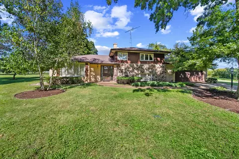 8104 Mason Hill Rd, Woodstock, IL 60098