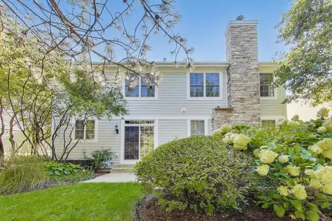 Exterior - 2688 Summit Dr, Glenview, IL 60025 photo 2 of 7