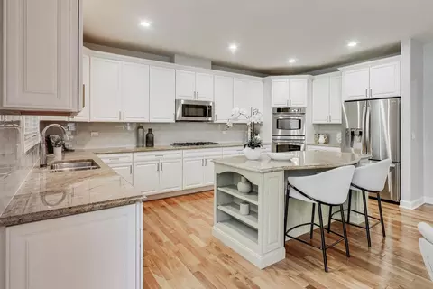 Kitchen - 2688 Summit Dr, Glenview, IL 60025 photo 2 of 7