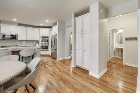 Entry Way - 2688 Summit Dr, Glenview, IL 60025 photo 4 of 7