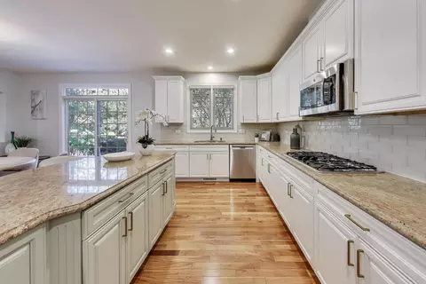 Kitchen - 2688 Summit Dr, Glenview, IL 60025 photo 4 of 7