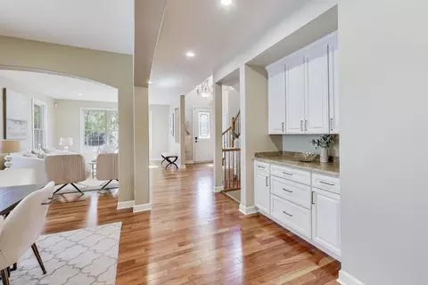 Entry Way - 2688 Summit Dr, Glenview, IL 60025 photo 2 of 7