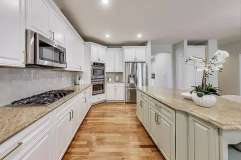 Kitchen - 2688 Summit Dr, Glenview, IL 60025 photo 3 of 7