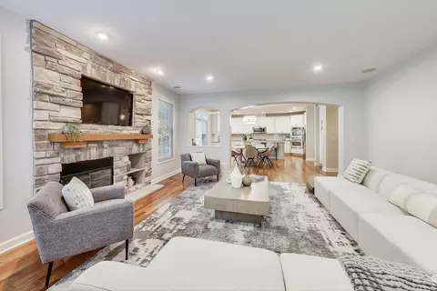 Living - 2688 Summit Dr, Glenview, IL 60025 photo 4 of 7