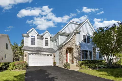 2688 Summit Dr, Glenview, IL 60025