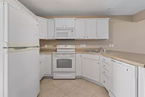 Kitchen - 1610 Belclare Rd, Normal, IL 61761 photo 2 of 4