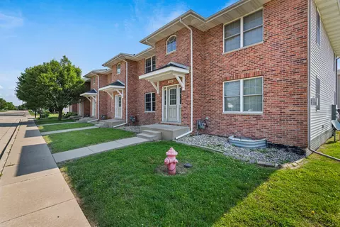 Exterior - 1610 Belclare Rd, Normal, IL 61761 photo 4 of 5
