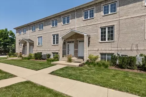 183 N East River Rd #D3, Des Plaines, IL 60016