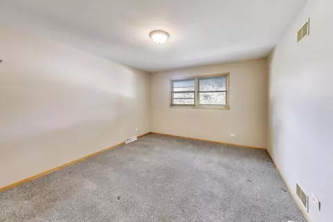 5 N Maple St, Mount Prospect, IL 60056 photo 9