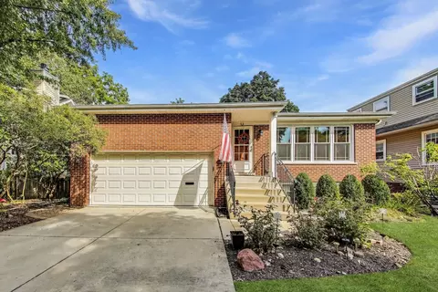 5 N Maple St, Mount Prospect, IL 60056 photo 2