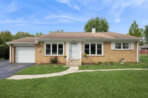 1426 E Anderson Dr, Palatine, IL 60074