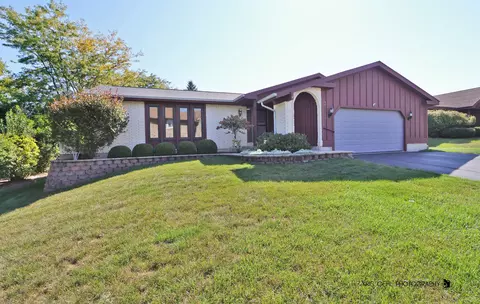 39832 N Crabapple Dr, Antioch, IL 60002