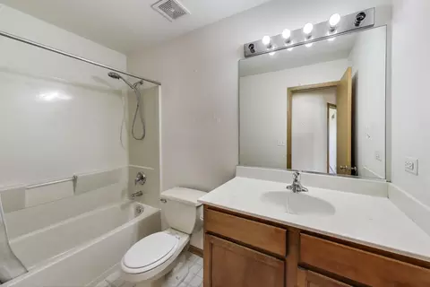 Bath - 7309 Fordham Ln, Plainfield, IL 60586 photo 3 of 3