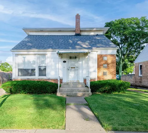 425 47th Ave, Bellwood, IL 60104