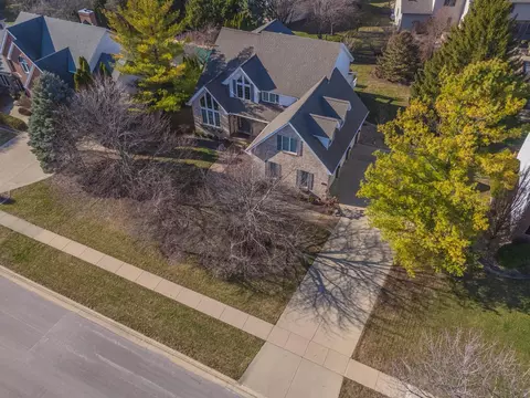 2006 Woodbine Rd, Bloomington, IL 61704