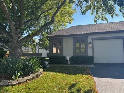 123 Honeysuckle Ct, Rolling Meadows, IL 60008