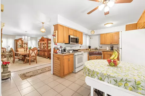 123 Honeysuckle Ct, Rolling Meadows, IL 60008 photo 10