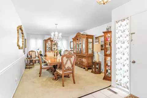 123 Honeysuckle Ct, Rolling Meadows, IL 60008 photo 4