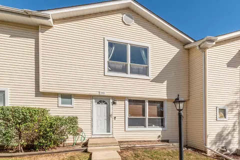 205 Raintree Ct, Aurora, IL 60504