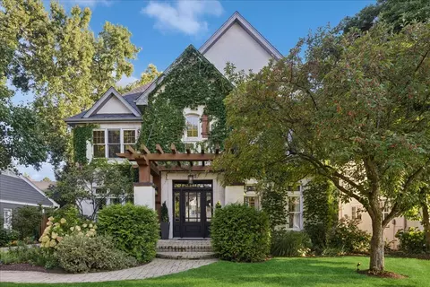 425 Greenfield Ave, Glen Ellyn, IL 60137