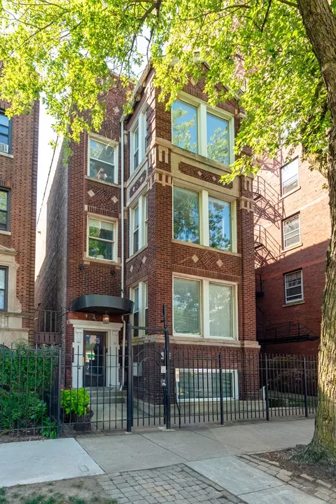 945 W Agatite Ave #3, Chicago, IL 60640