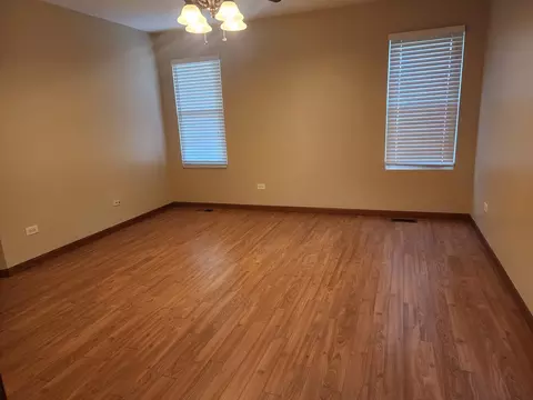 Living - 5130 Freeport Dr, Plainfield, IL 60586 photo 4 of 5