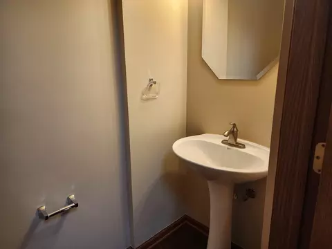 Bath - 5130 Freeport Dr, Plainfield, IL 60586 photo 3 of 3