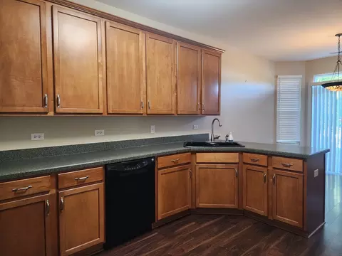 Kitchen - 5130 Freeport Dr, Plainfield, IL 60586 photo 2 of 3