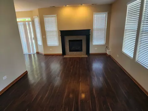 Living - 5130 Freeport Dr, Plainfield, IL 60586 photo 2 of 5