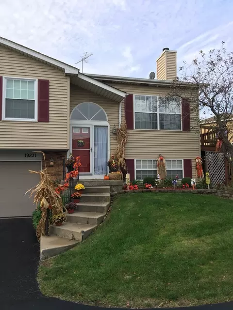 19831 S Edinburgh Ln, Frankfort, IL 60423
