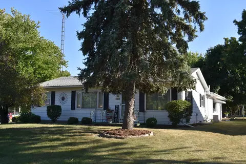 768 E 2nd St, El Paso, IL 61738
