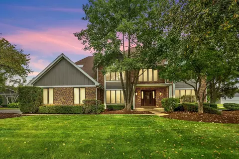9 S151 Skylane Dr, Naperville, IL 60564