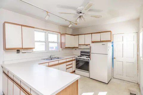Kitchen - 7537 W 61st St, Summit, IL 60501 photo 2 of 2