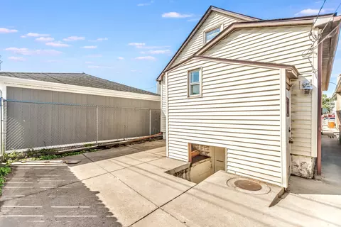 Exterior - 7537 W 61st St, Summit, IL 60501 photo 4 of 6