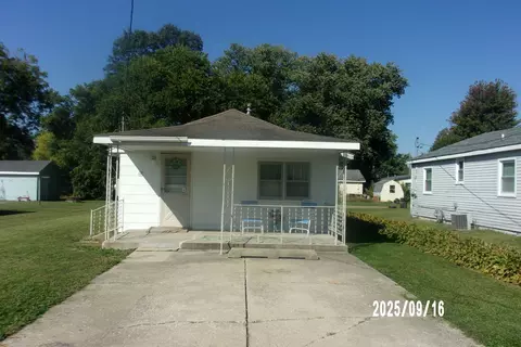 111 N Market St, Watseka, IL 60970