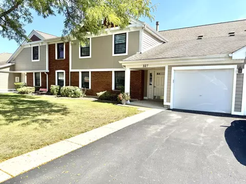 327 Wildberry Ct #D2, Schaumburg, IL 60193