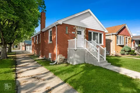 3624 W 66th Pl, Chicago, IL 60629 photo 2