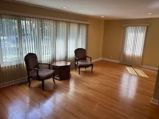 906 Alfini Dr, Des Plaines, IL 60016 photo 2