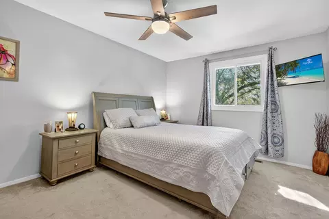 Bedroom - 1049 Liskeard Ct, Wheaton, IL 60189 photo 1 of 2
